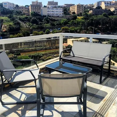 'home Away From Home' By The Sea * San Ġiljan