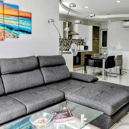 'home Away From Home' By The Sea شقة سانت جوليان