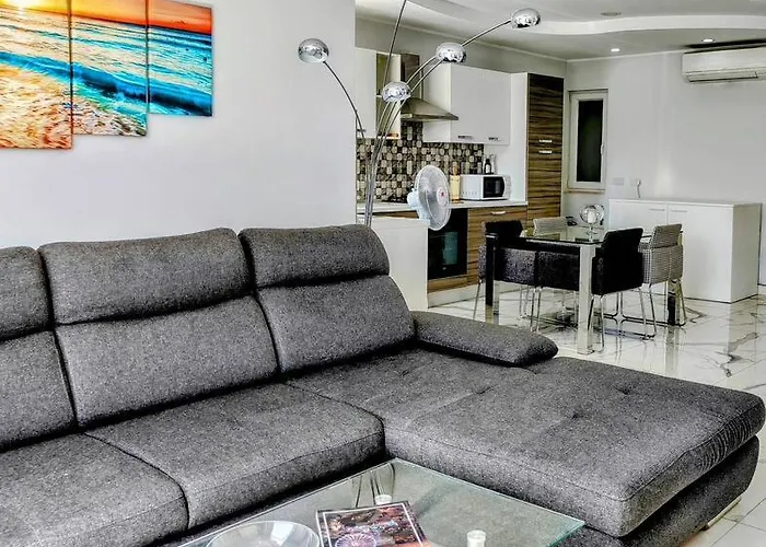 'home Away From Home' By The Sea Daire Saint Julian's