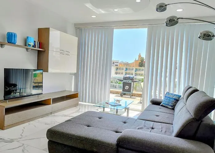 Daire 'home Away From Home' By The Sea